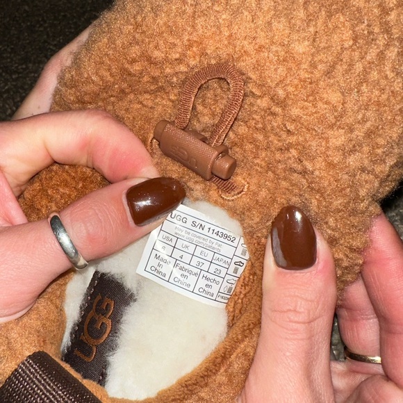 Plushy Ugg Slippers - Picture 4 of 5